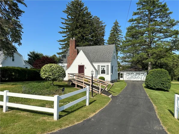 69 Fairmont Dr, Hermitage, PA 16148