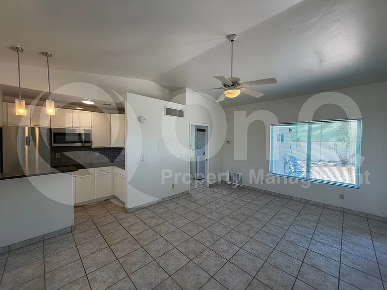2926 E Waverly St — Photo 4