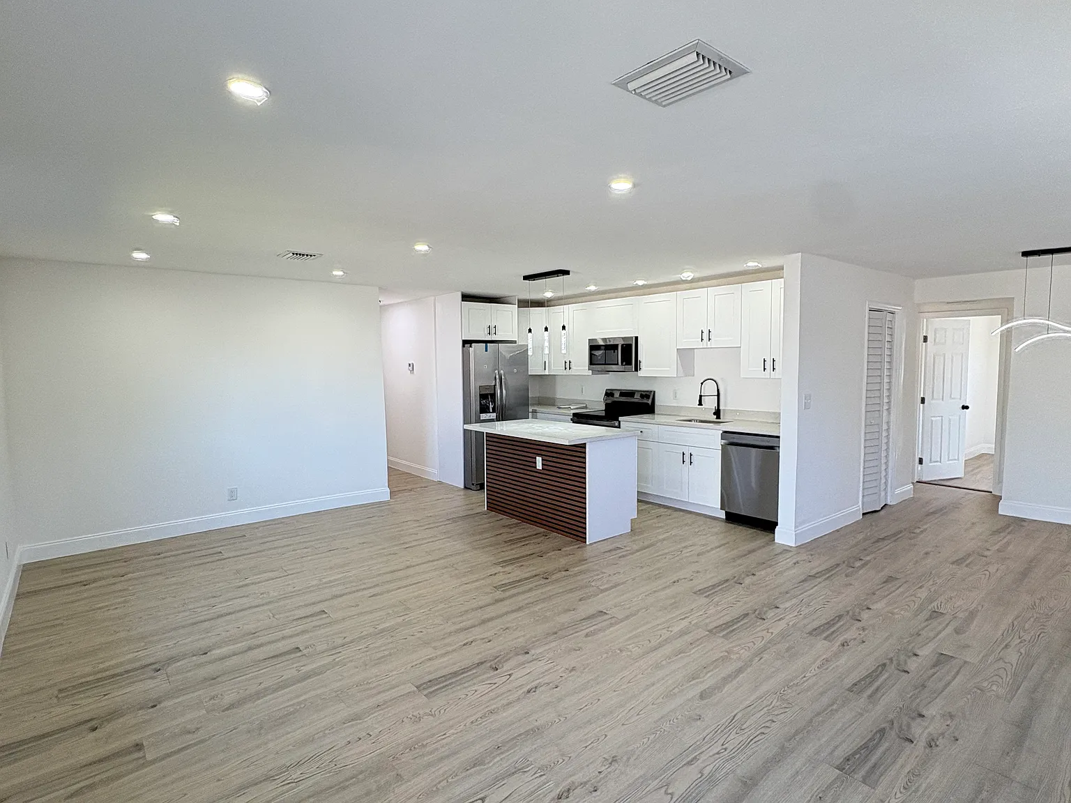 4 bed, 3280 sqft, $3,800 — Photo 4