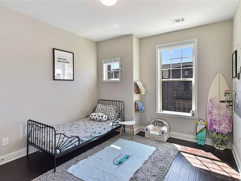 712 Alden Dr — Photo 22
