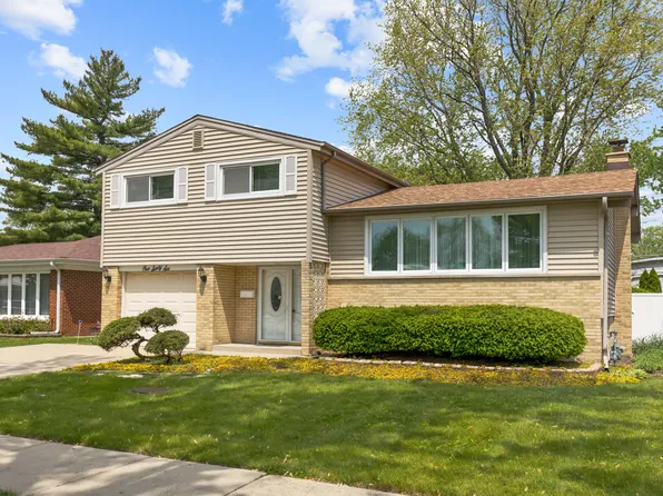 166 Roxbury Ln, Des Plaines, IL 60018