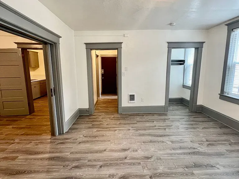 Terrace Arms Apartments — Photo 19