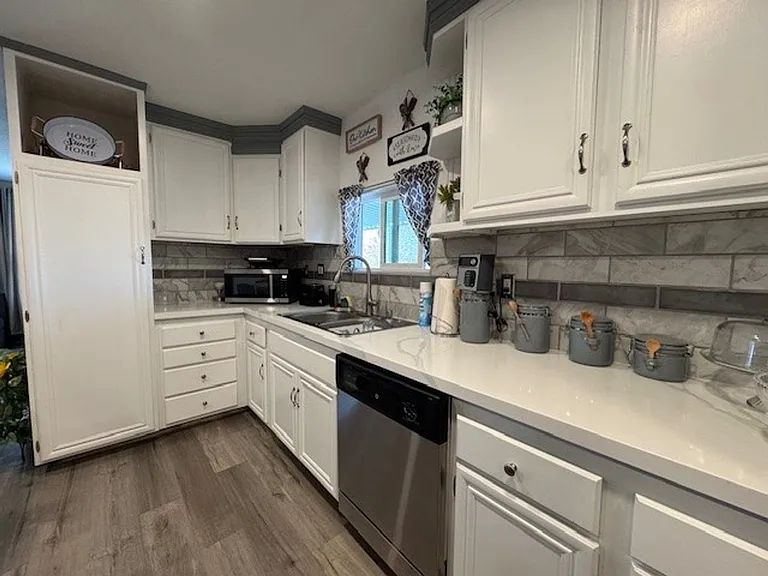 1682 Colina Dr — Photo 18