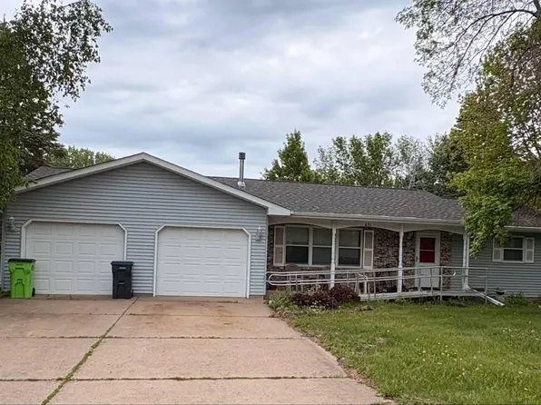 631 Park View Dr, New Richmond, WI 54017