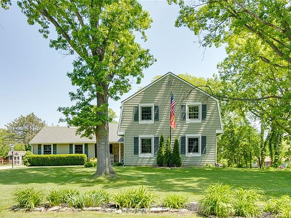 2nd image of 2001 Trentwood Cir