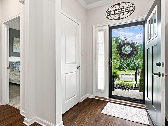 4th image of 109 Brook Side Dr