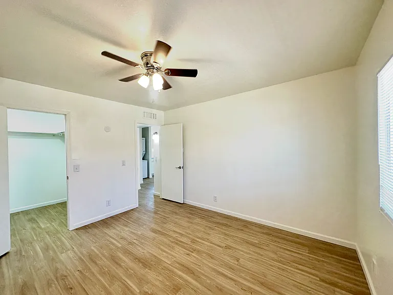 4424 Bellevue Newly Renovated Apartments with All Appliances Included! — Photo 28