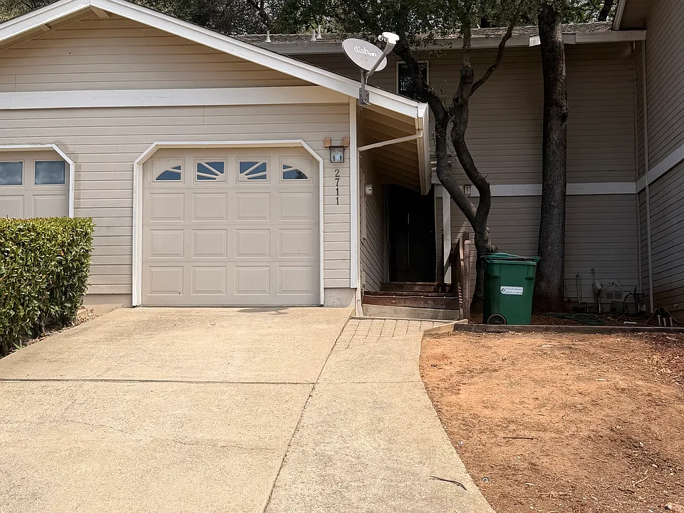 2711 Hopi Ct