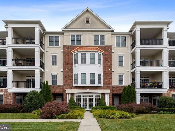 3rd image of 225 Plaza Grande Cherry #225