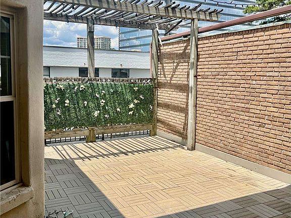 2nd image of 3649 Peachtree Rd NE APT 305
