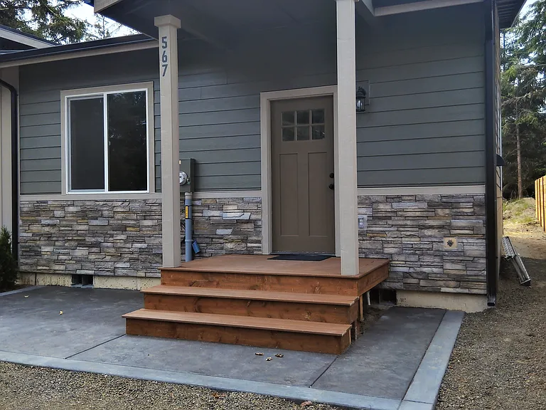 563 Sunset Ave NE — Photo 1