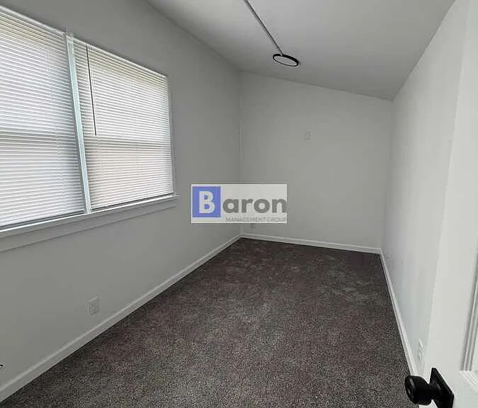 922 Oxford St — Photo 8
