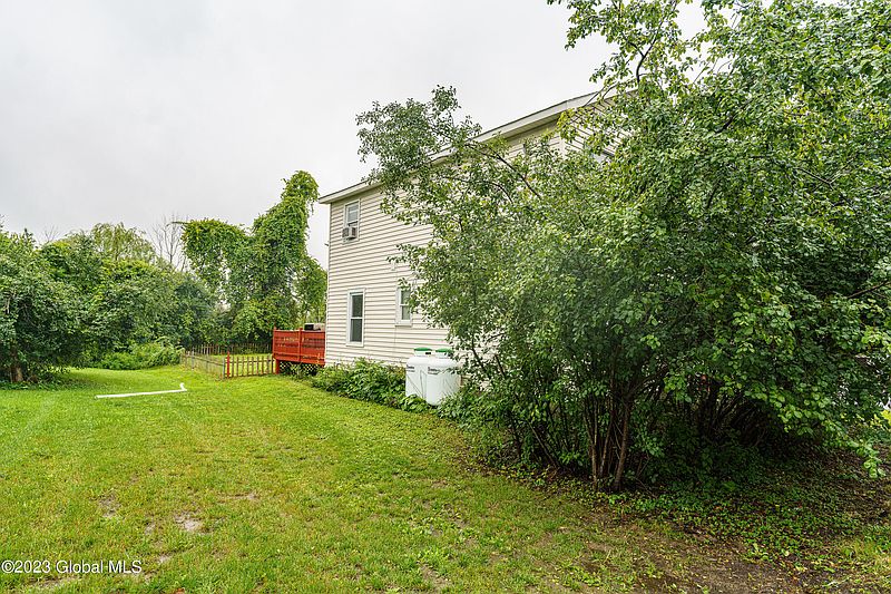 5th image of 596 Meadowdale Road