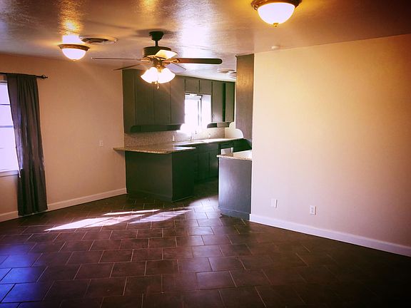 Dining area to kitchen