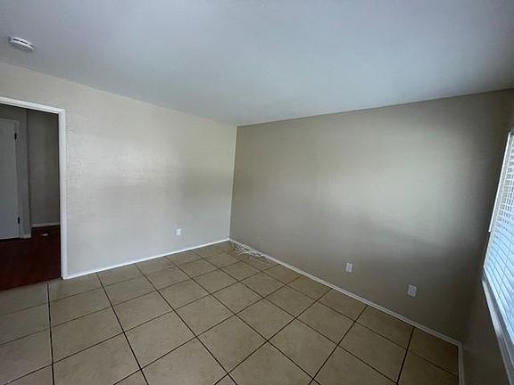 4th image of 254 Davidson St
