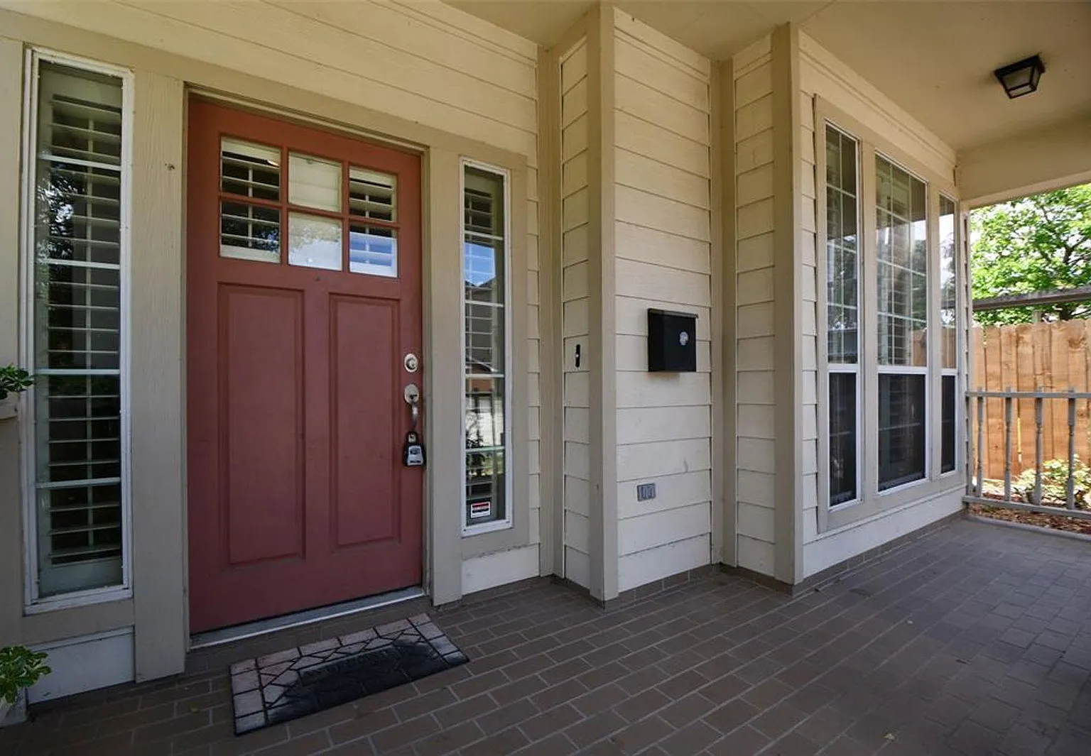 3 bed, 2.5 bath, 2575 sqft, $2,948 — Photo 2