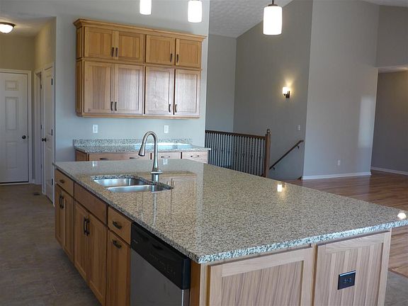 4th image of 305 Trent Ln