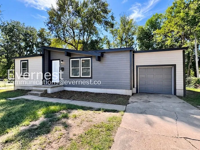 3 bed, 1.0 bath, 1048 sqft, $1,149 — Photo 3