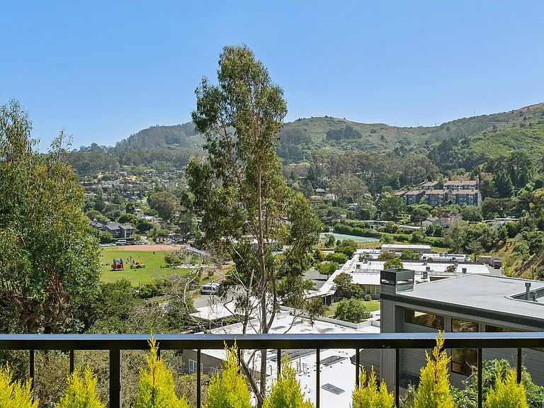86 Stanford Way — Photo 10