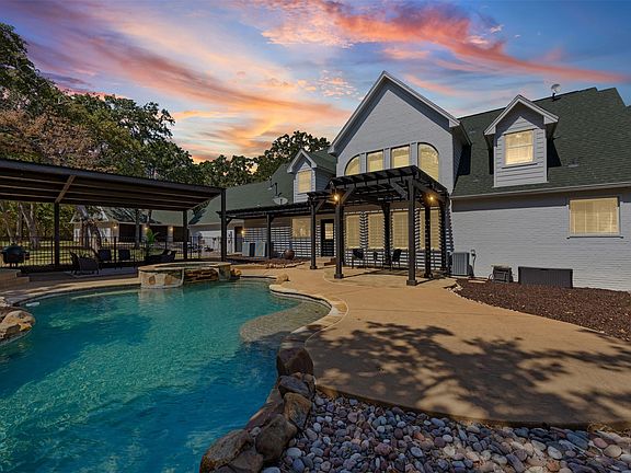 2nd image of 9674 Oak Meadow Ln