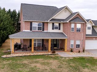 222 Charles Ct, Dandridge, TN 37725