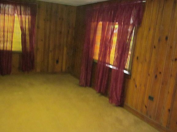 4th image of 2936 Carson Ave