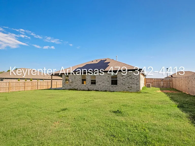 1071 Emerald St — Photo 27