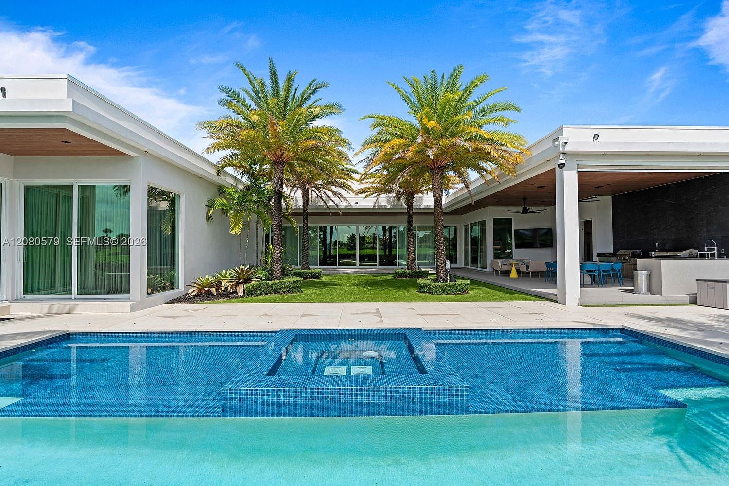 3939 Country Club Ln