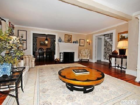 5th image of 208 Nassau Blvd