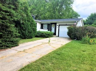 902 Colby Ct, Dekalb, IL 60115