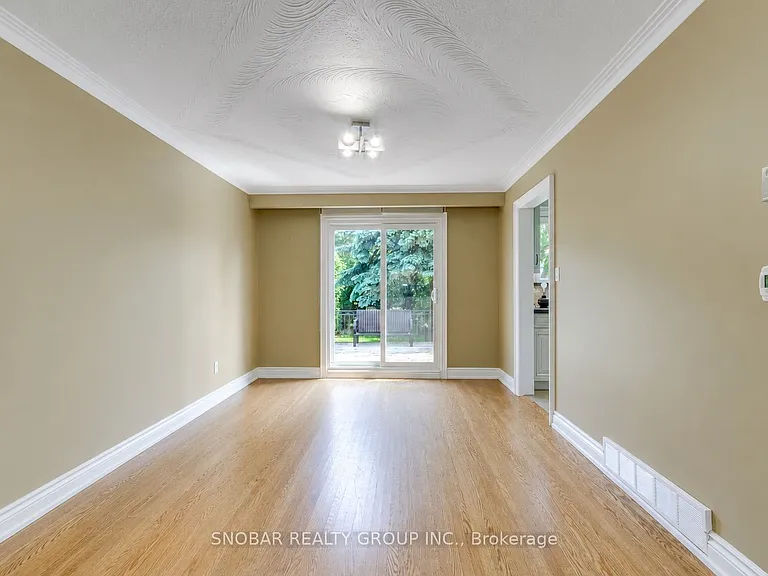 42 Norgrove Cres — Photo 5