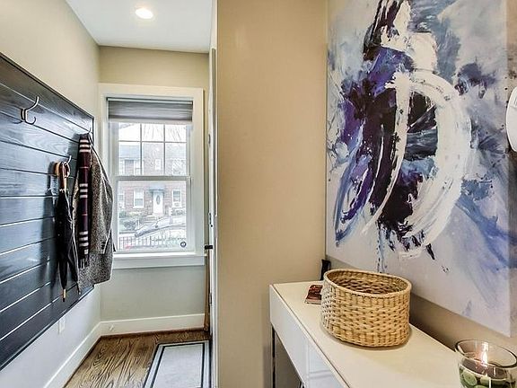 4th image of 1109 Holbrook Ter NE APT 2
