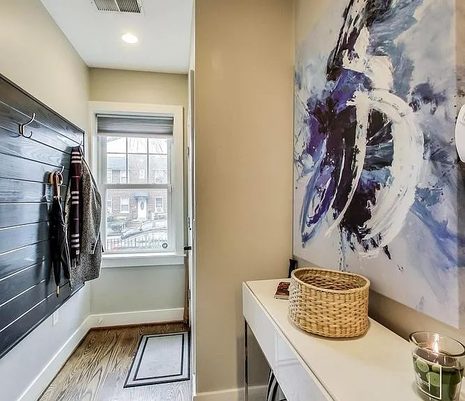 1109 Holbrook Ter NE #2 — Photo 4