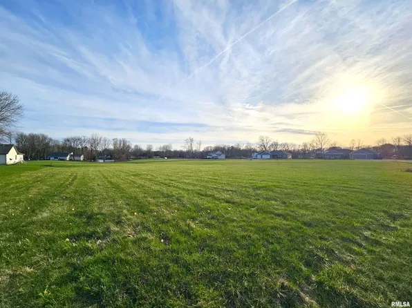 172 Covered Bridge Rd, Athens, IL 62613