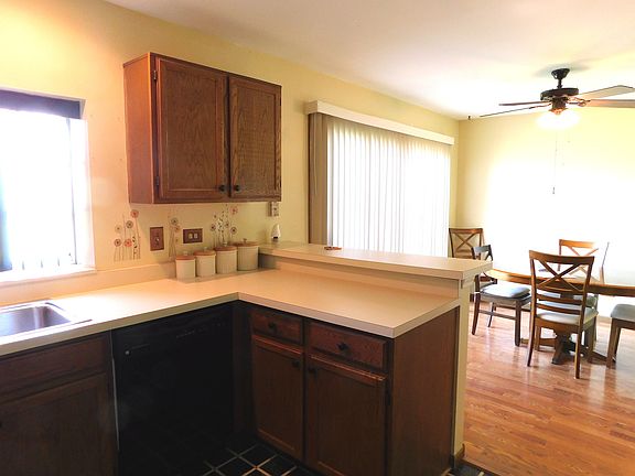 5th image of 16 Carey Ln #16