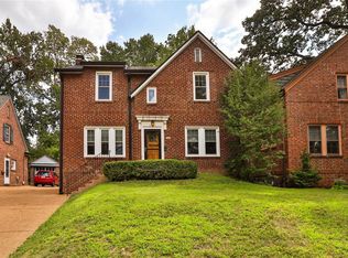 308 Edgewood Dr, Saint Louis, MO 63105
