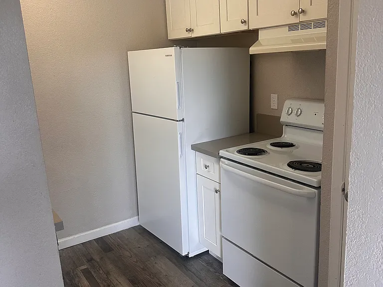 Creekwood Apartments — Photo 16