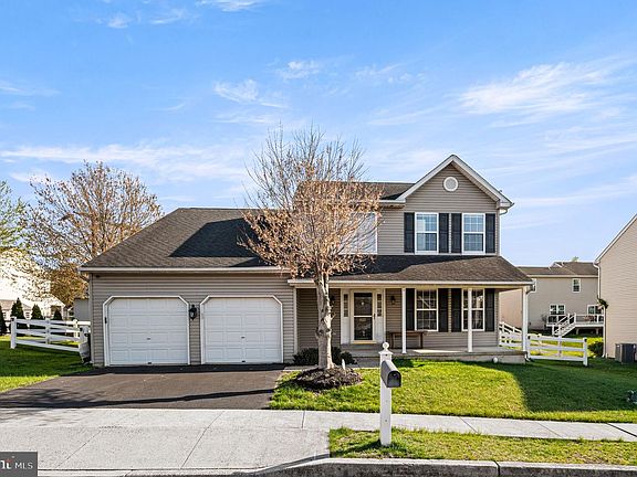2nd image of 822 Karlyn Ln