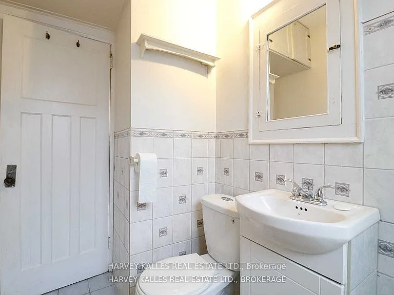 1108 Yonge St #C — Photo 9