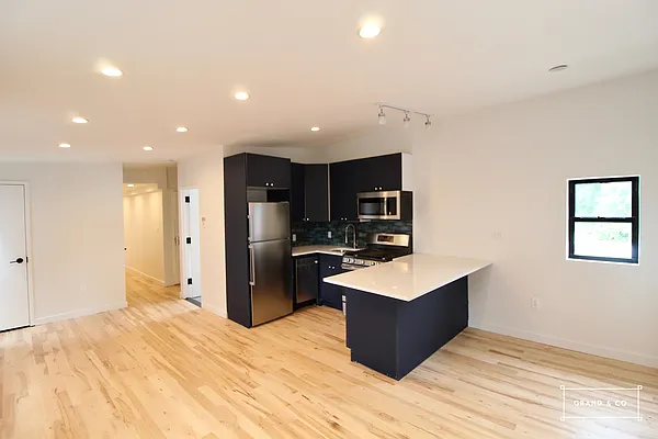 Rented by Grand & Co. | media 12