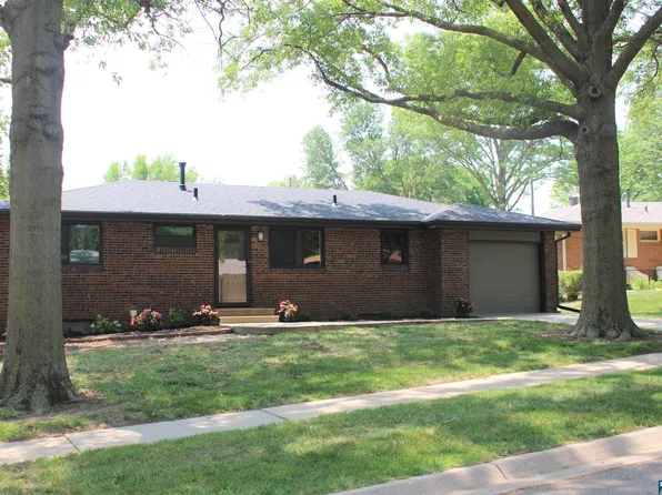 8025 Broadview Dr, Lincoln, NE 68505