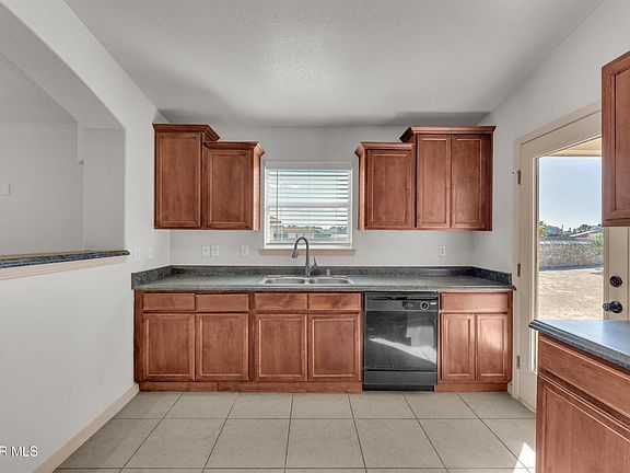 5th image of 14453 Antwerp St