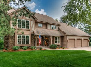 1725 Golf View Cir, Hudson, WI 54016