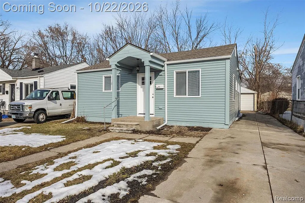 2 bed, 1.5 bath, 840 sqft, $1,700 — Photo 2