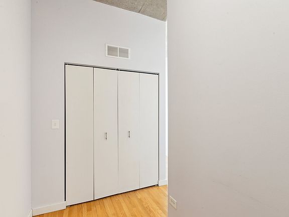 2nd image of 1720 S Michigan Ave APT 503