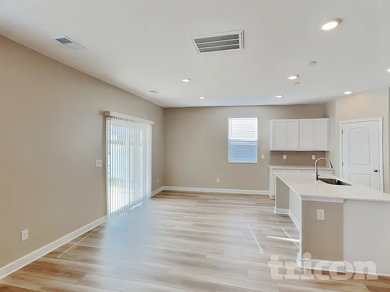 247 W Millbrook Dr — Photo 5