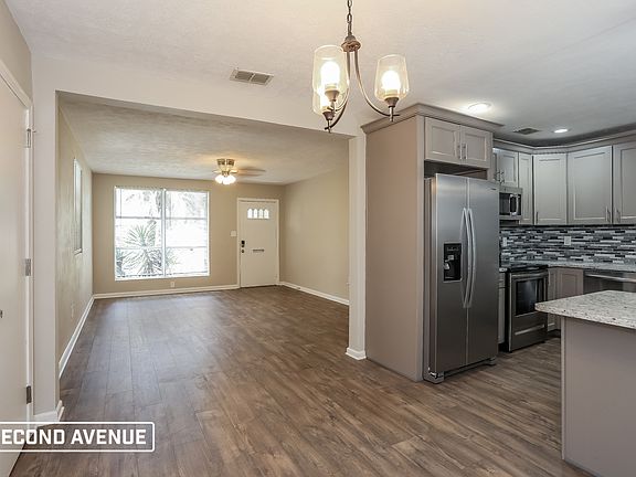 4th image of 2445 Red Oak Dr