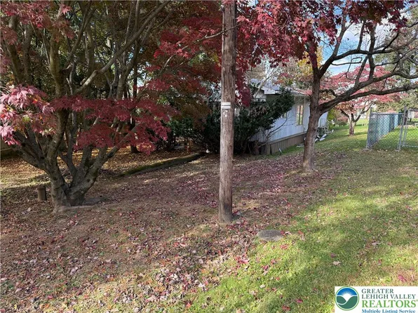 1975 Herbert Ave, Hellertown, PA 18055