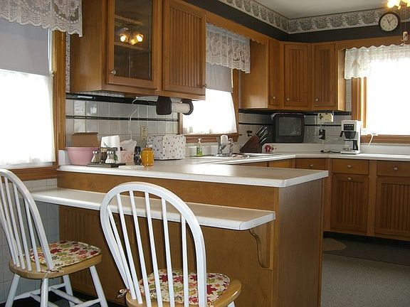 5th image of 905 N Park St