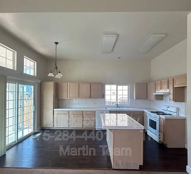 1465 Ridge Point Dr — Photo 4